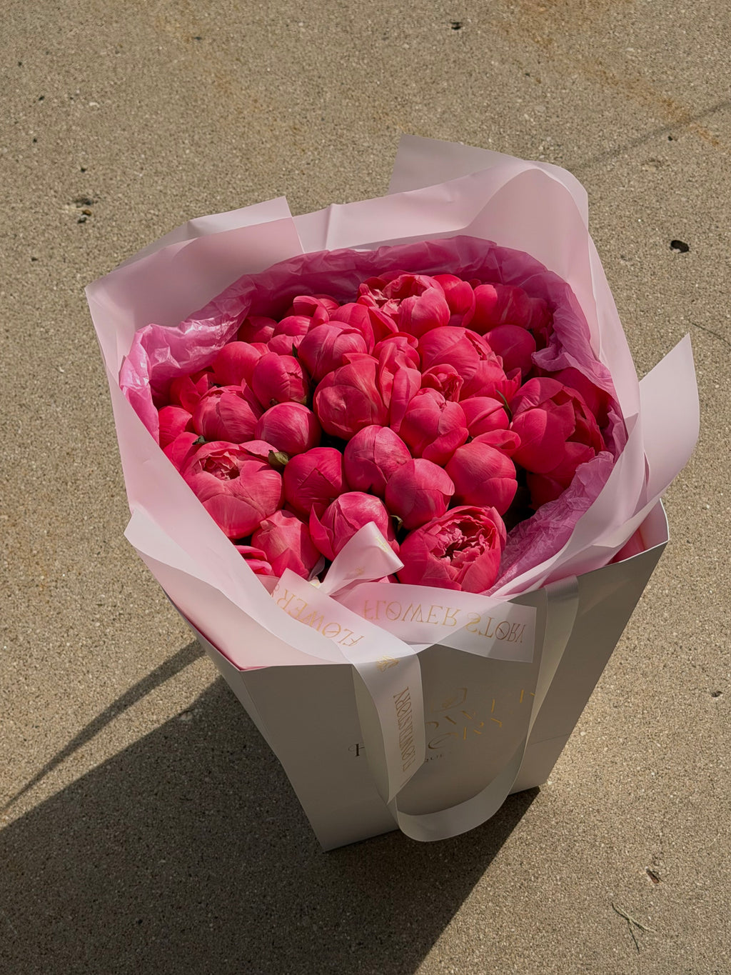 Mono bouquet of 30 pink peonies
