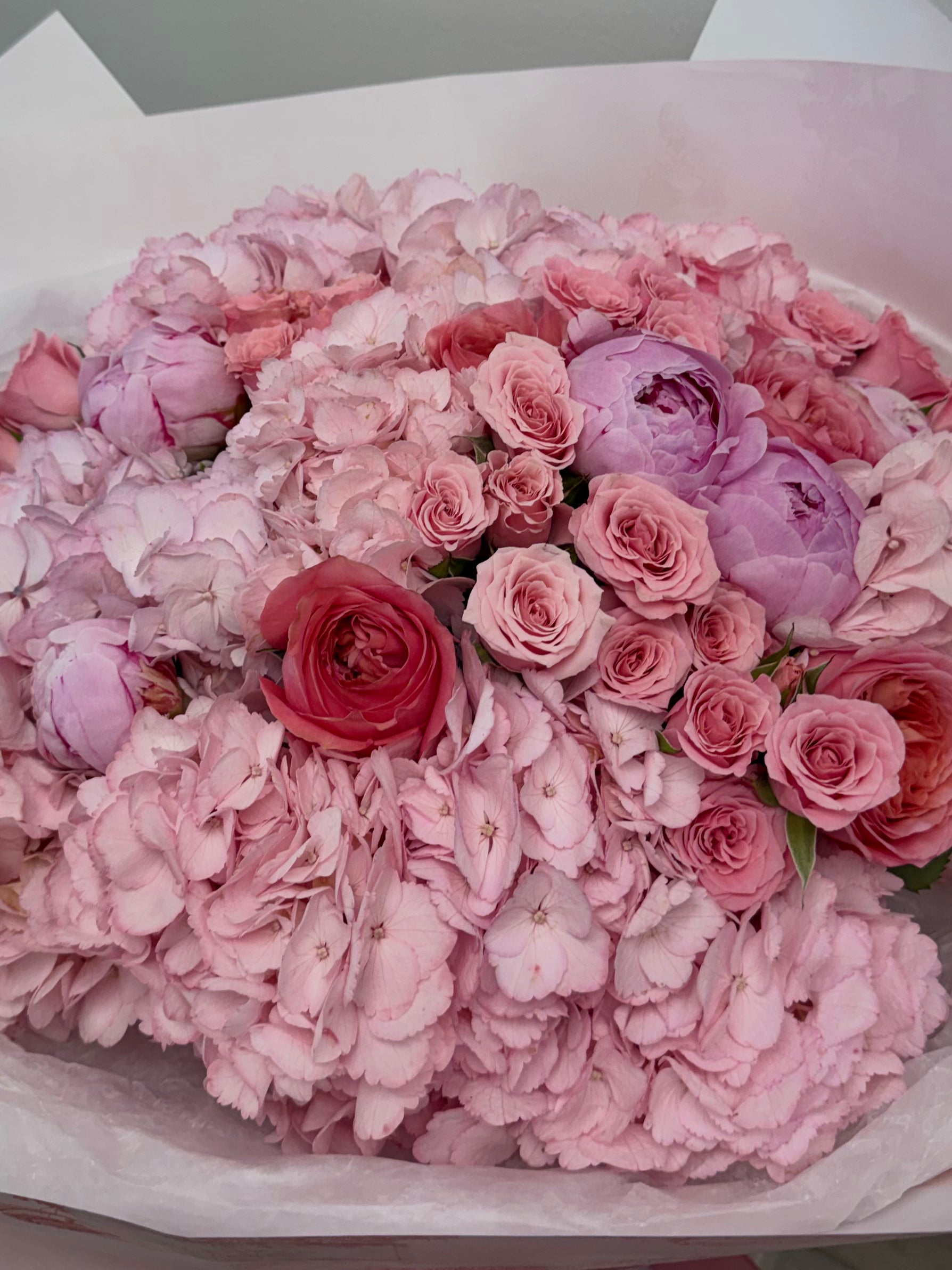 Mix bouquet of hydranges, peonies & spray roses