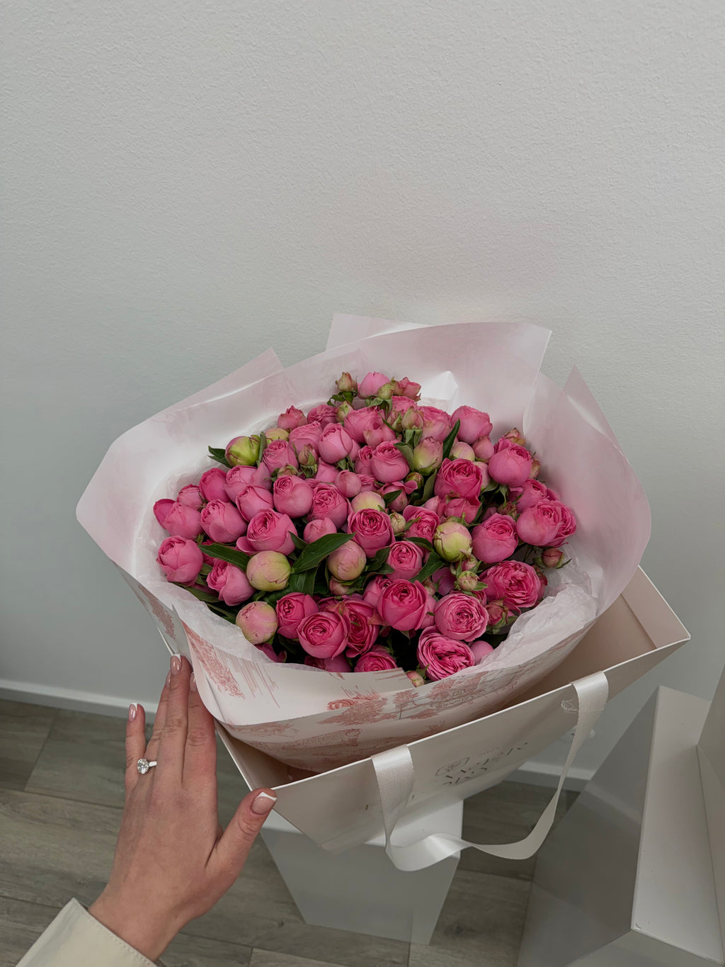 Mono bouquet of spray roses