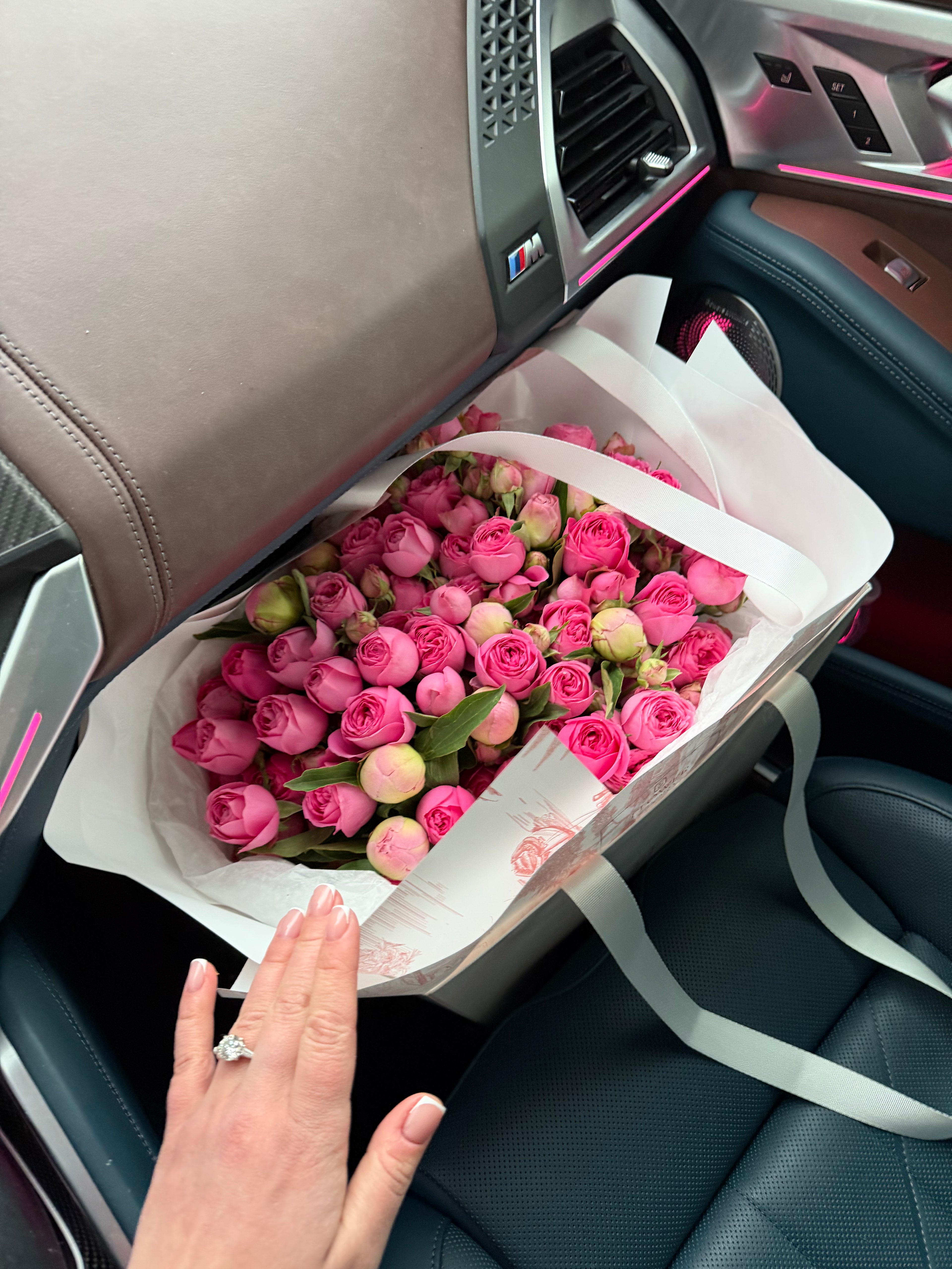 Mono bouquet of spray roses