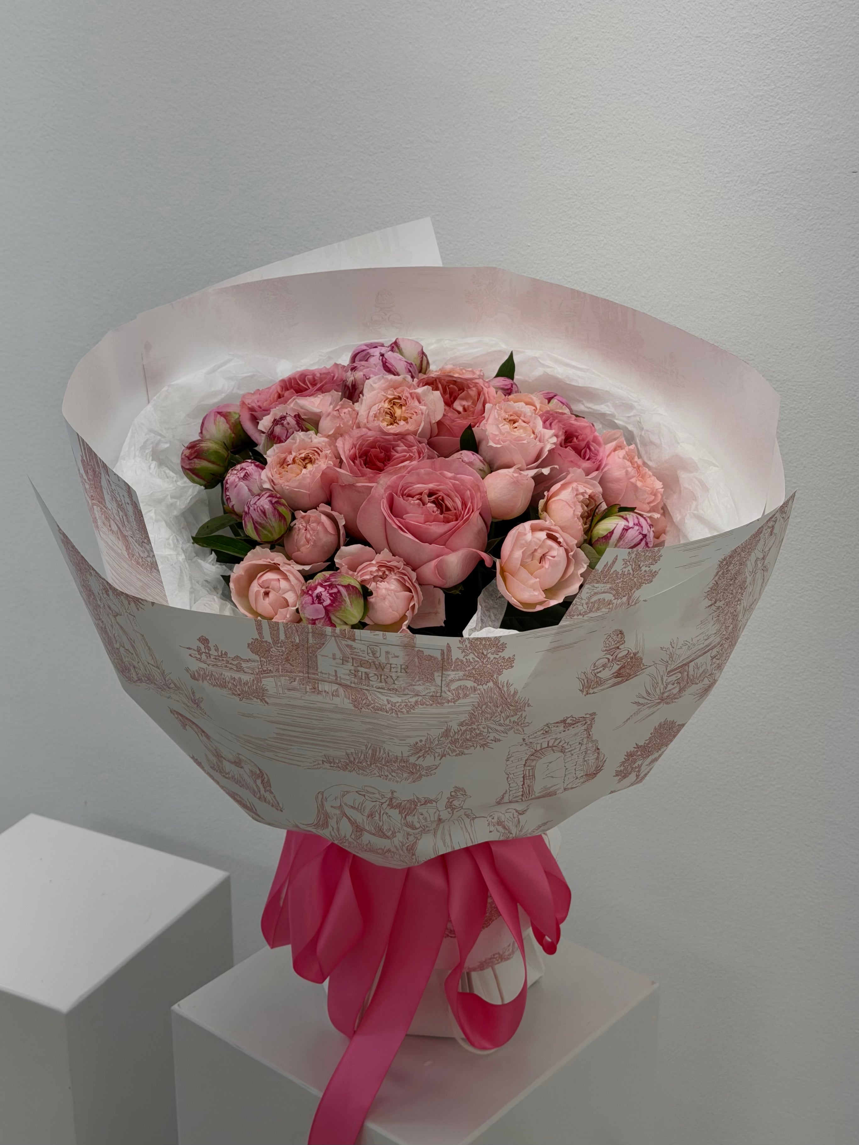 Pink peonies & roses