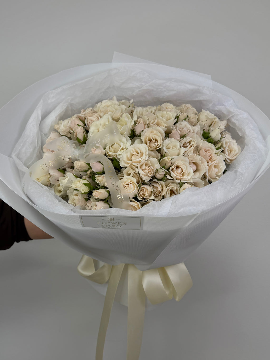 Mono bouquet of 35 White Spray Roses