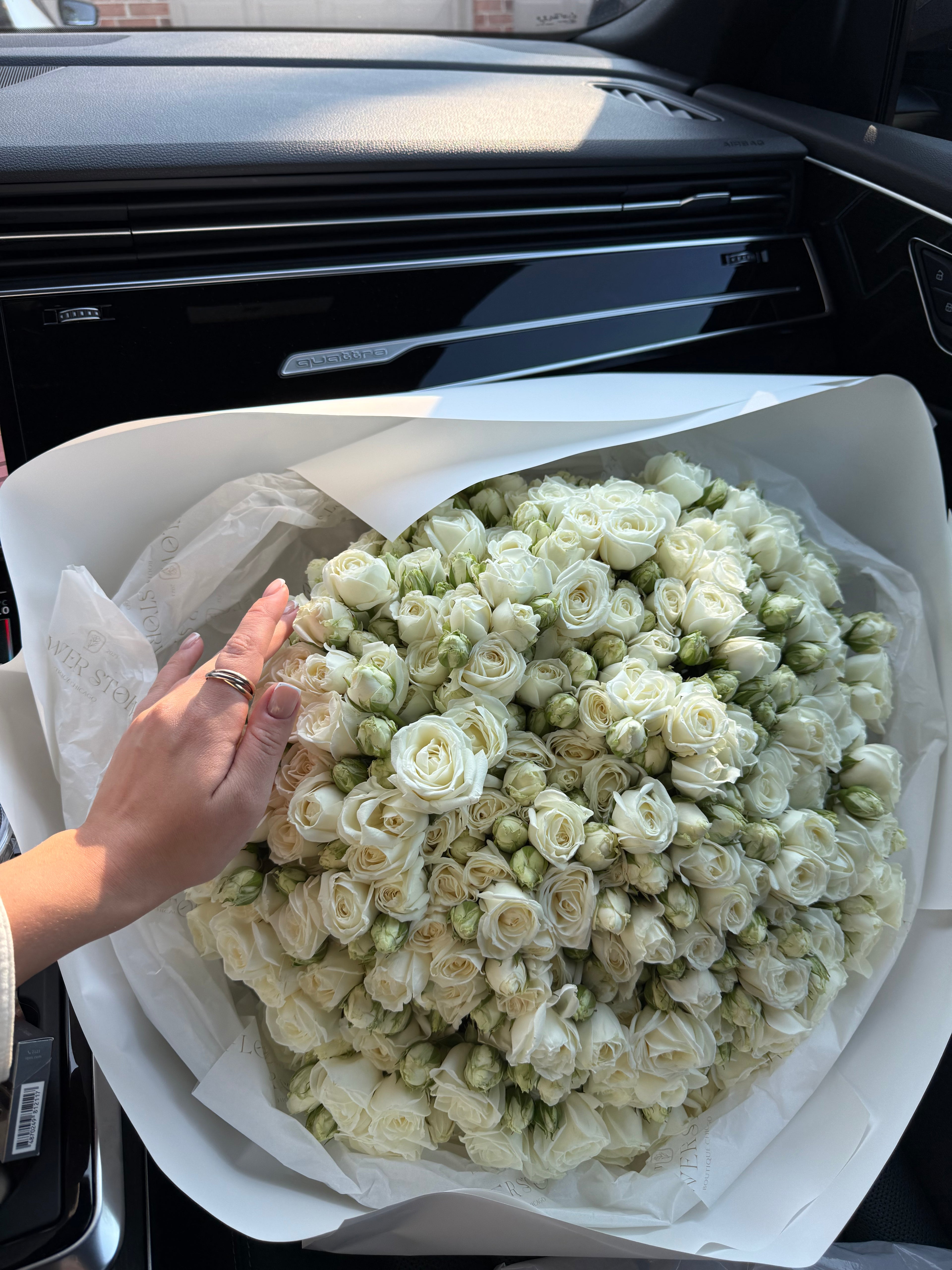 Mono bouquet of 50 White Spray Roses