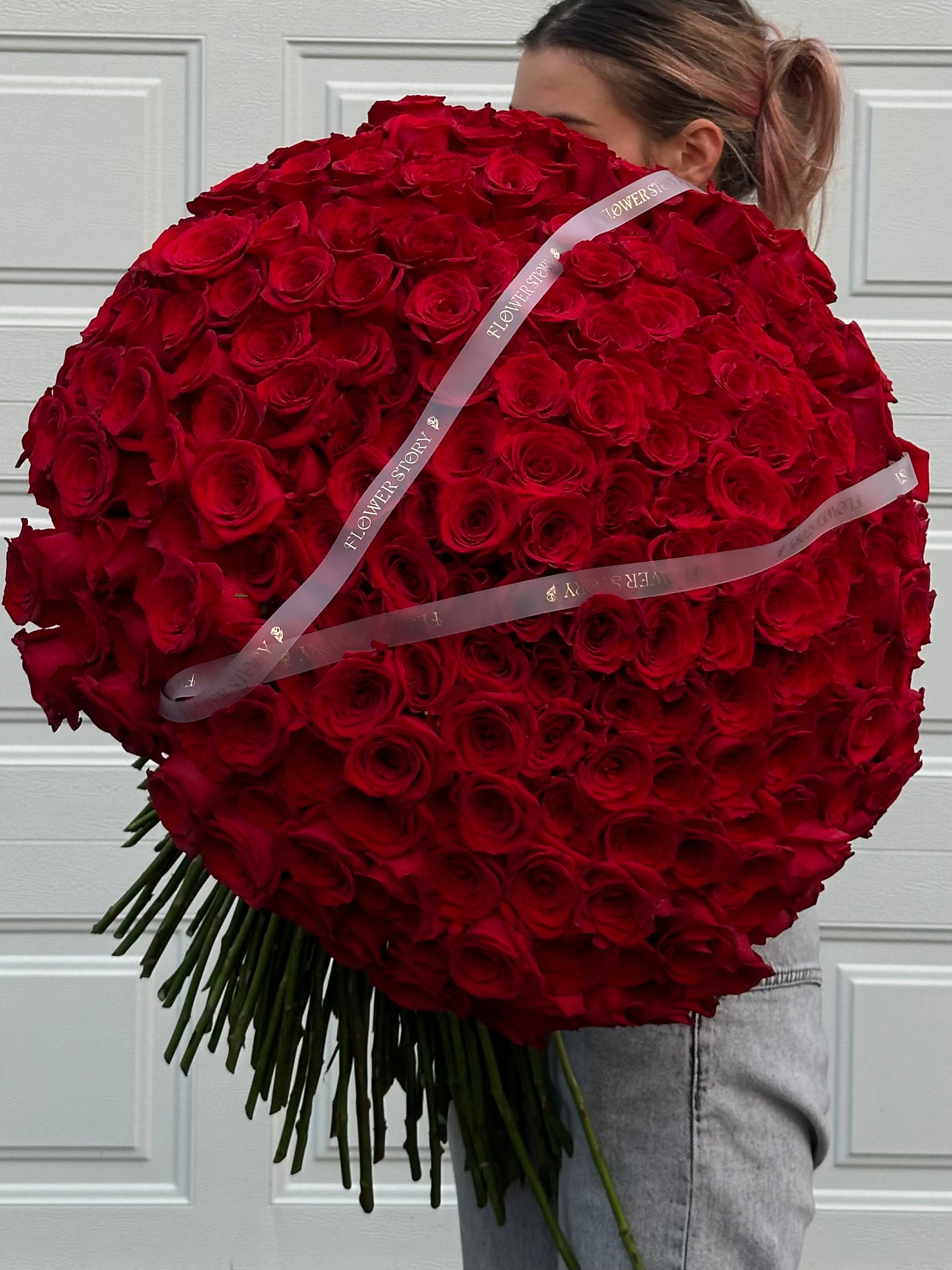 Mono bouquet of 300 Red Roses