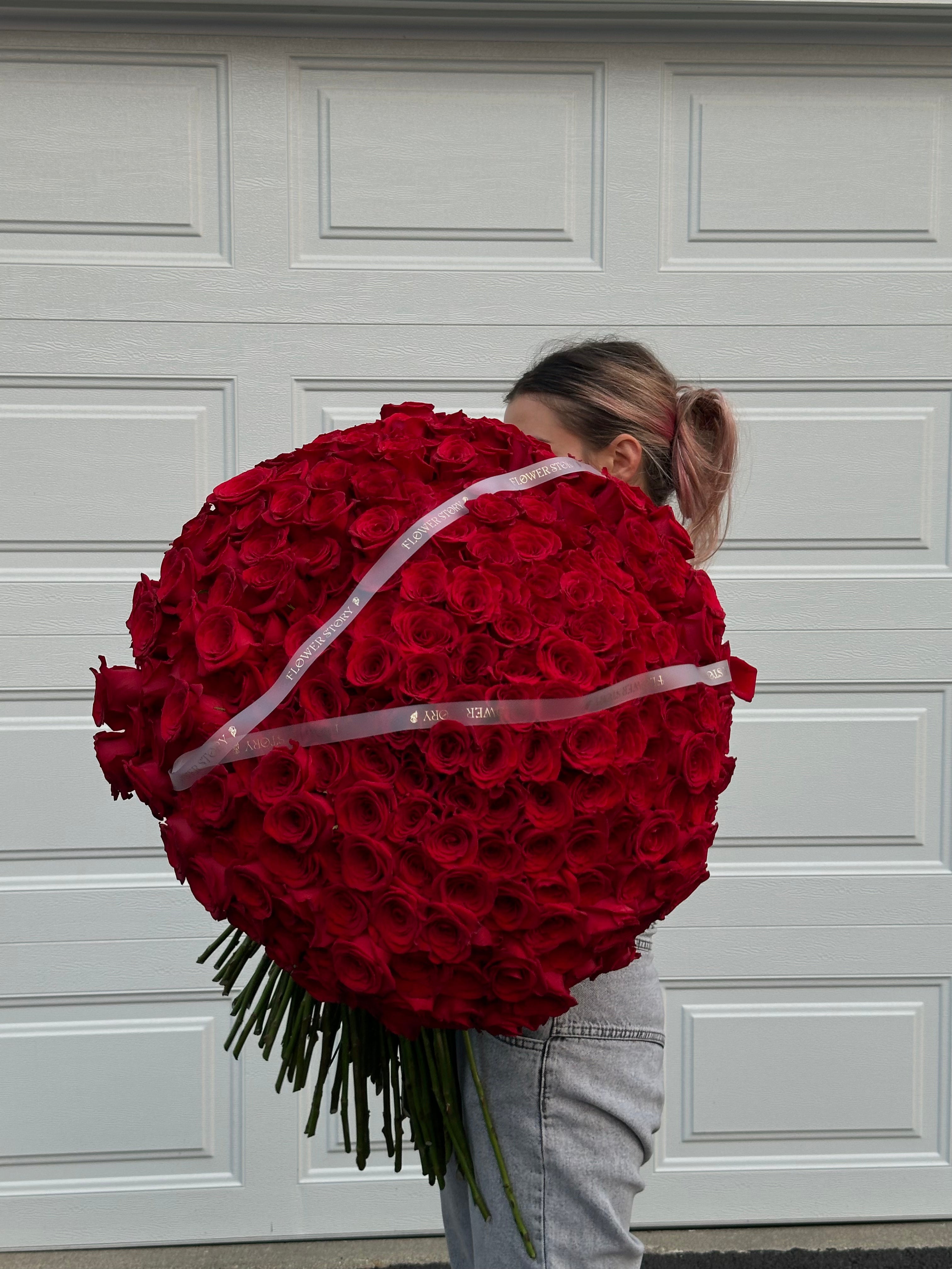 Mono bouquet of 300 Red Roses