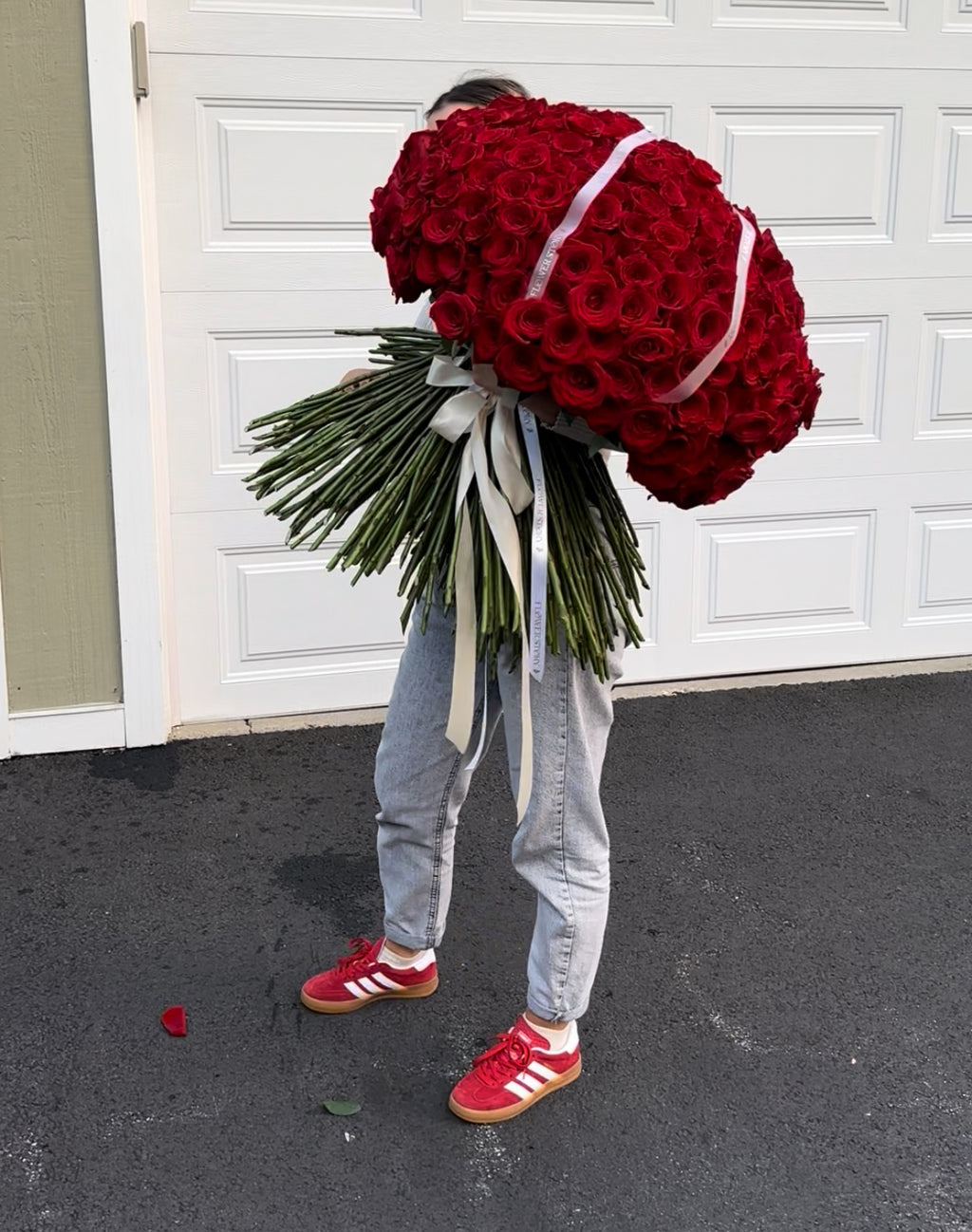 Mono bouquet of 300 Red Roses