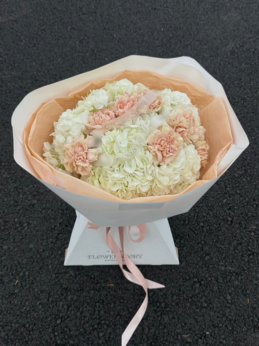 Mix bouquet with carnations and hydrangeas.