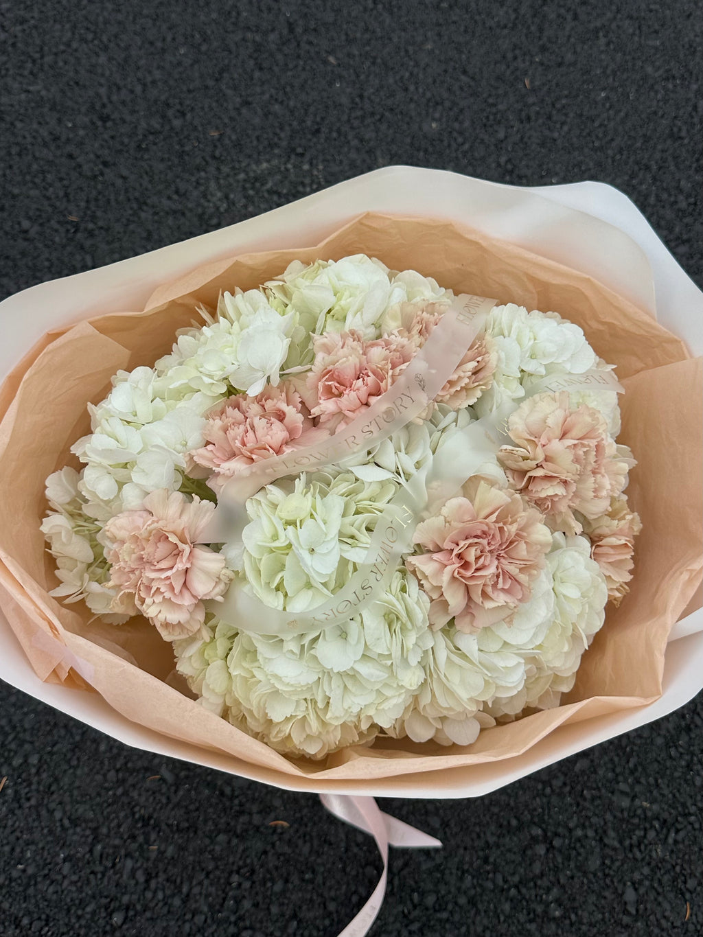 Mix bouquet with carnations and hydrangeas.
