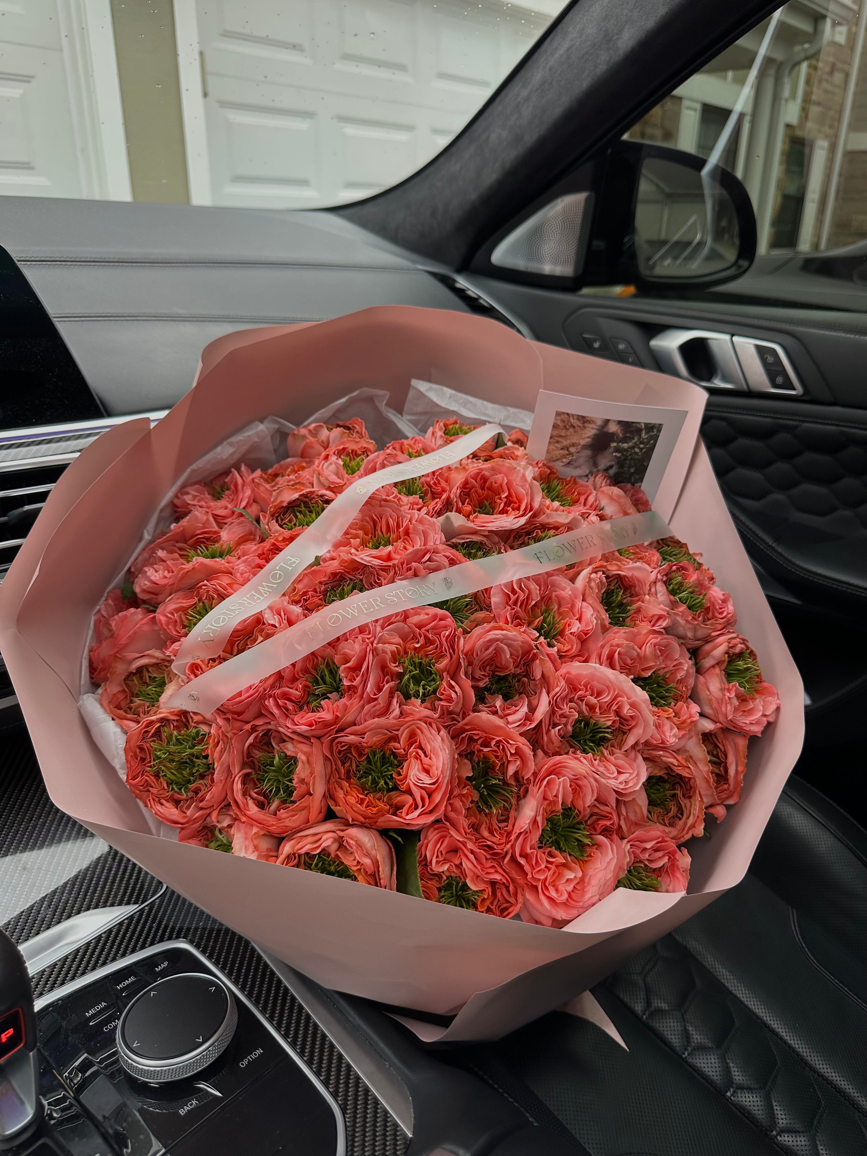 Mono bouquet of 50 Mandarin X-Pression roses