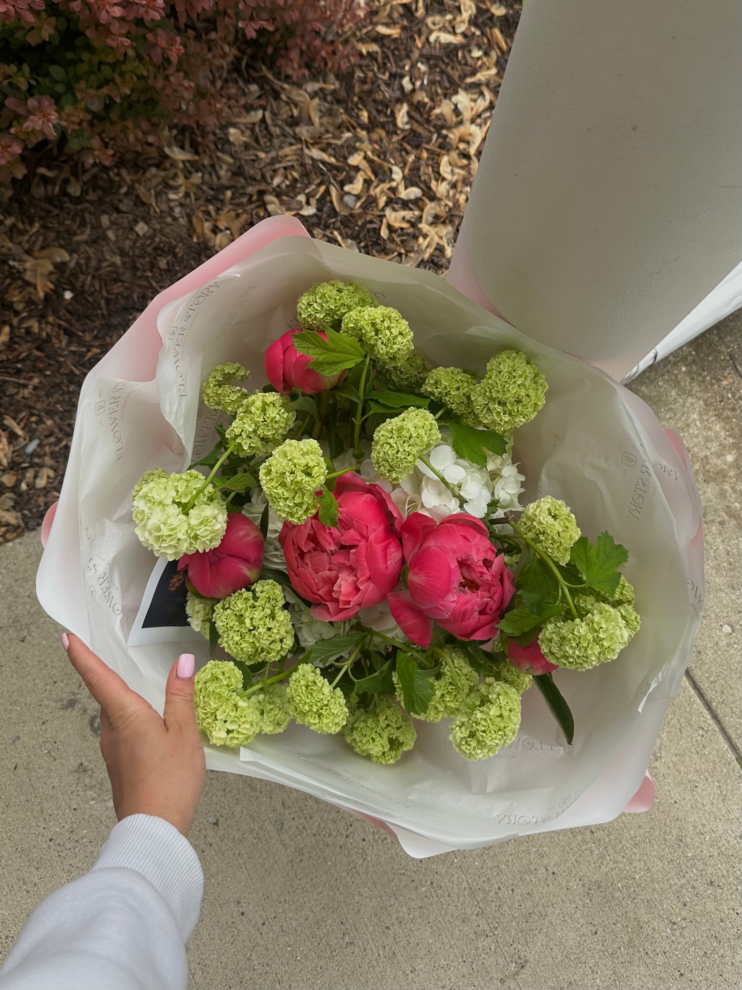 Bouquet with peonies & hydrangea