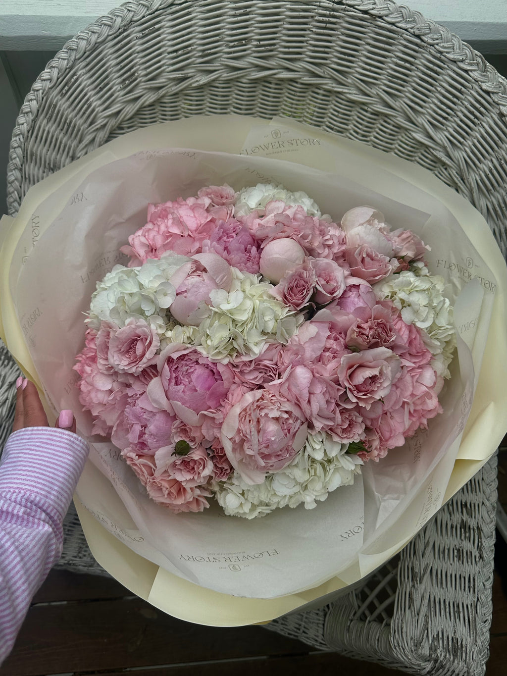 Mix bouquet of hydrangea, peonies & roses