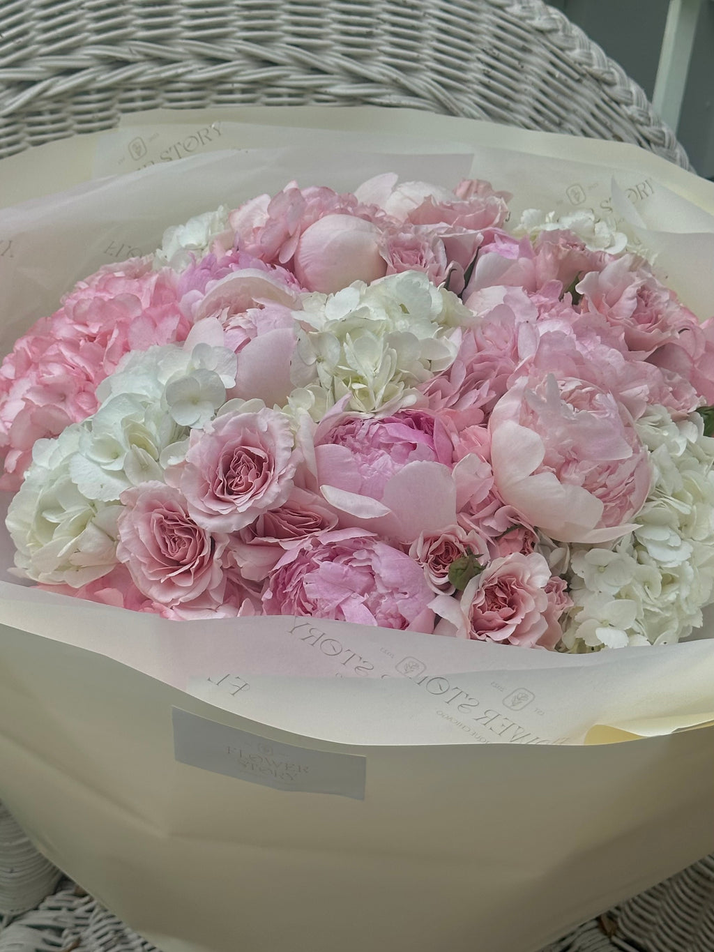 Mix bouquet of hydrangea, peonies & roses