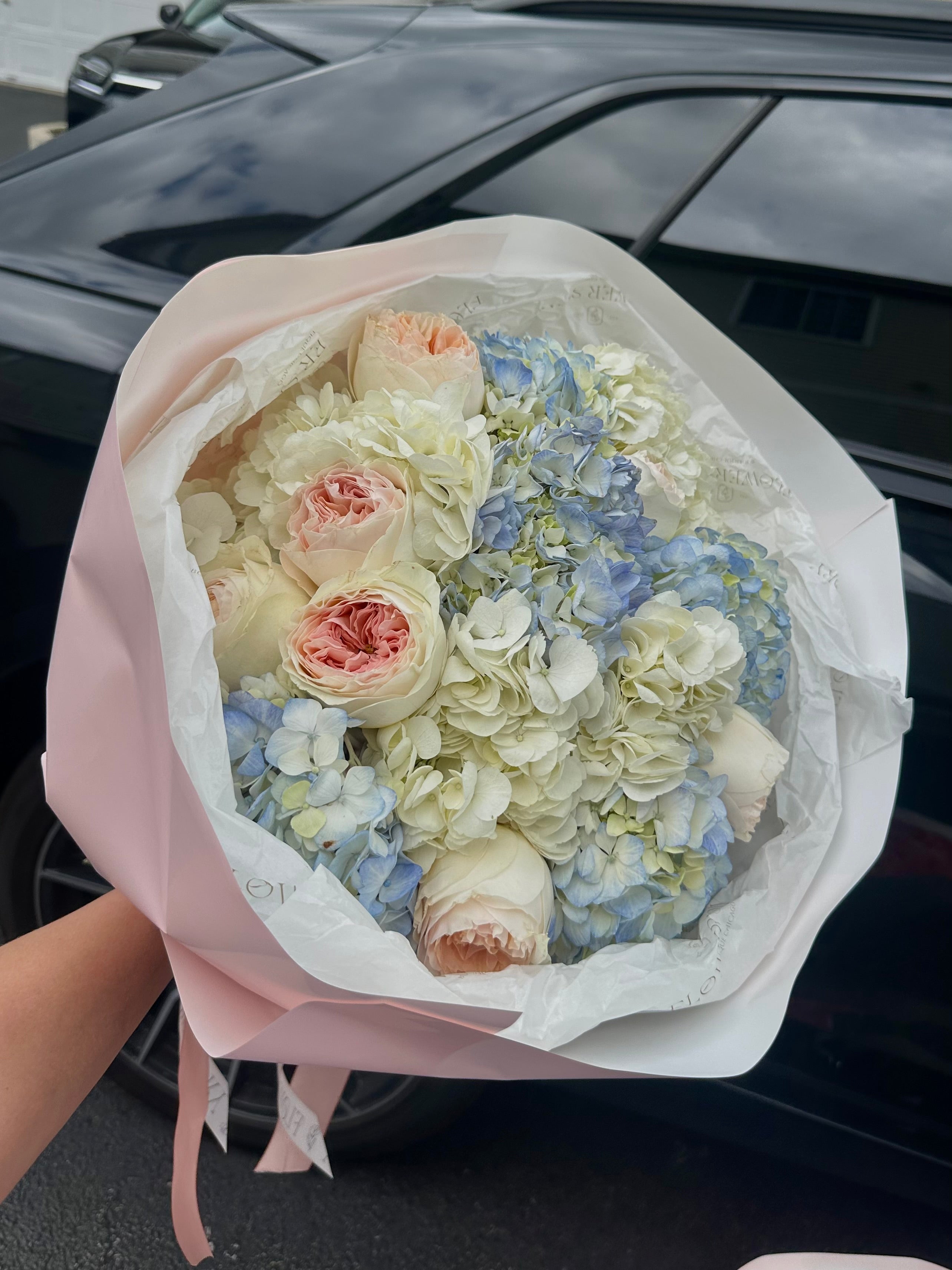 Mix bouquet with Xpression roses and hydrangeas