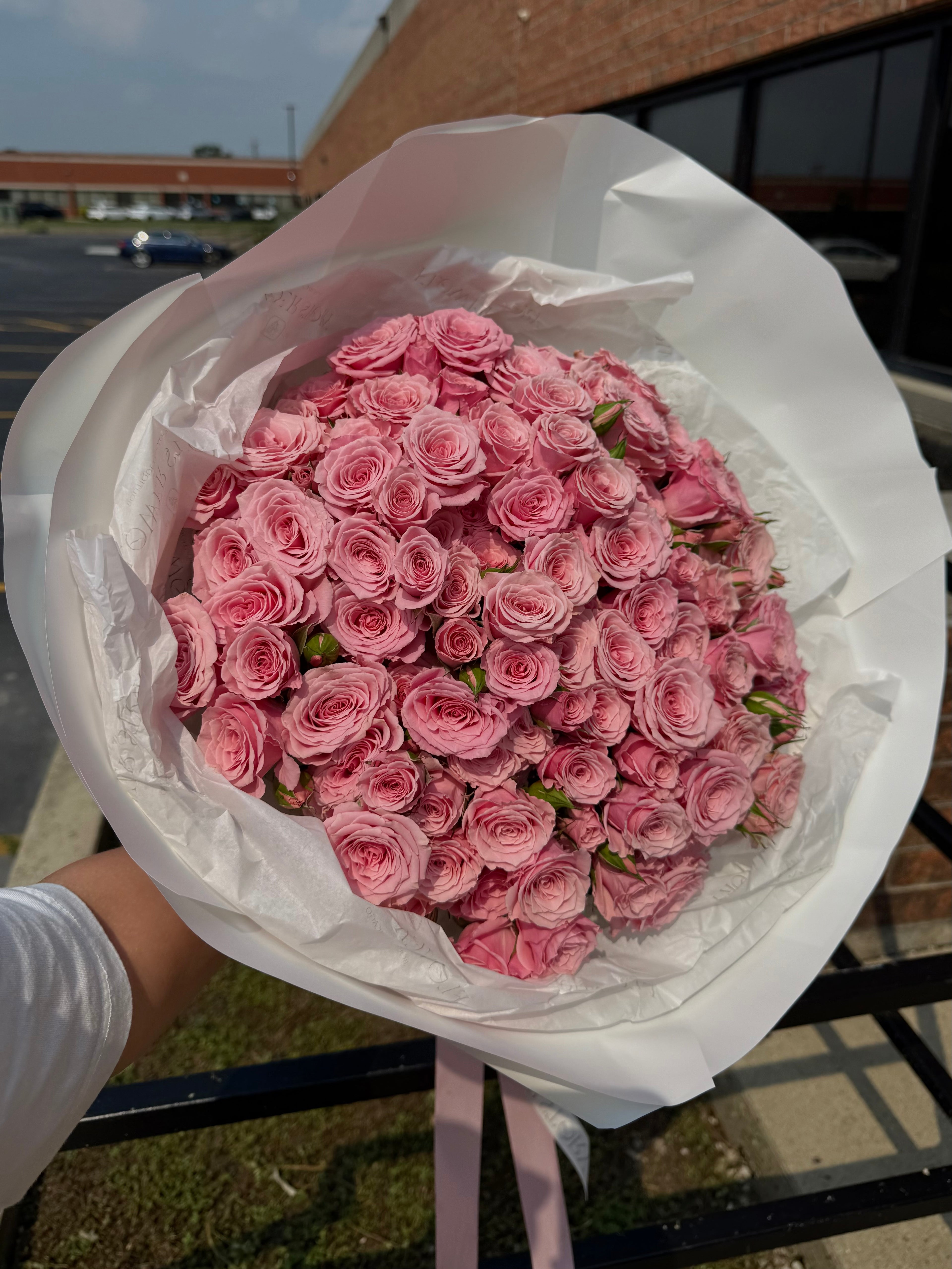 Mono bouquet of Spray Roses