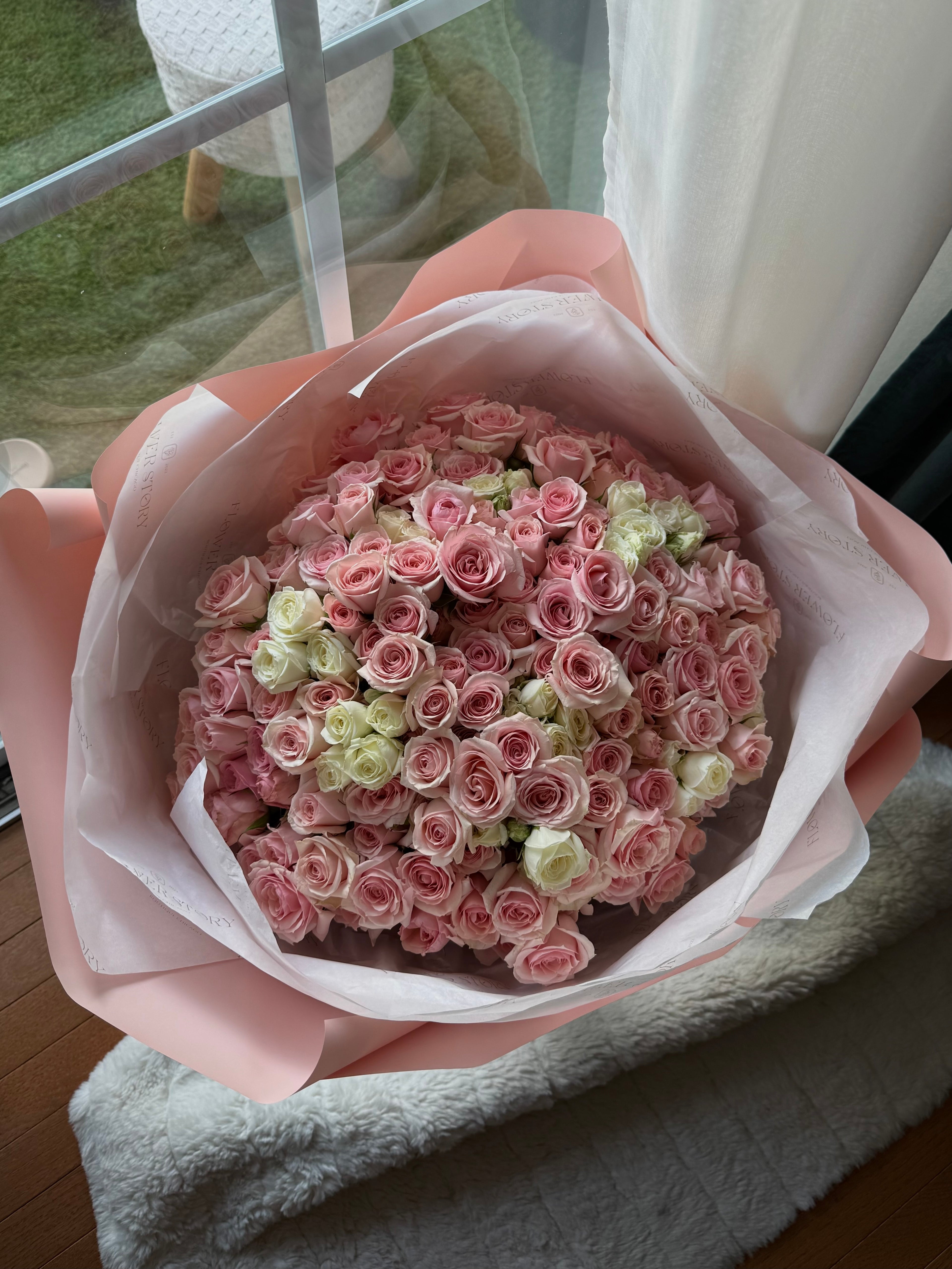 Mono bouquet with Spray Roses