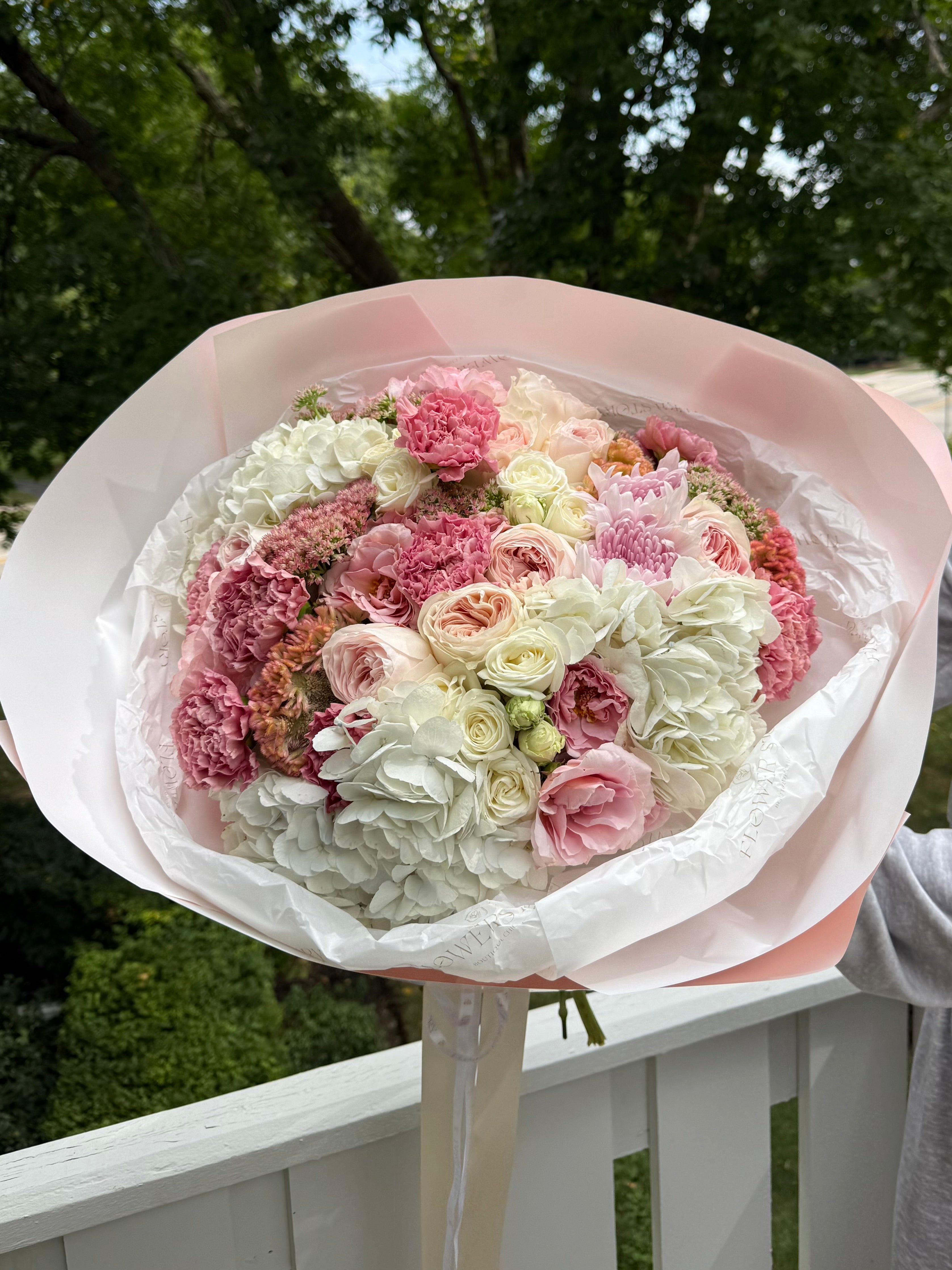 Delicate white & pink mixed bouquet