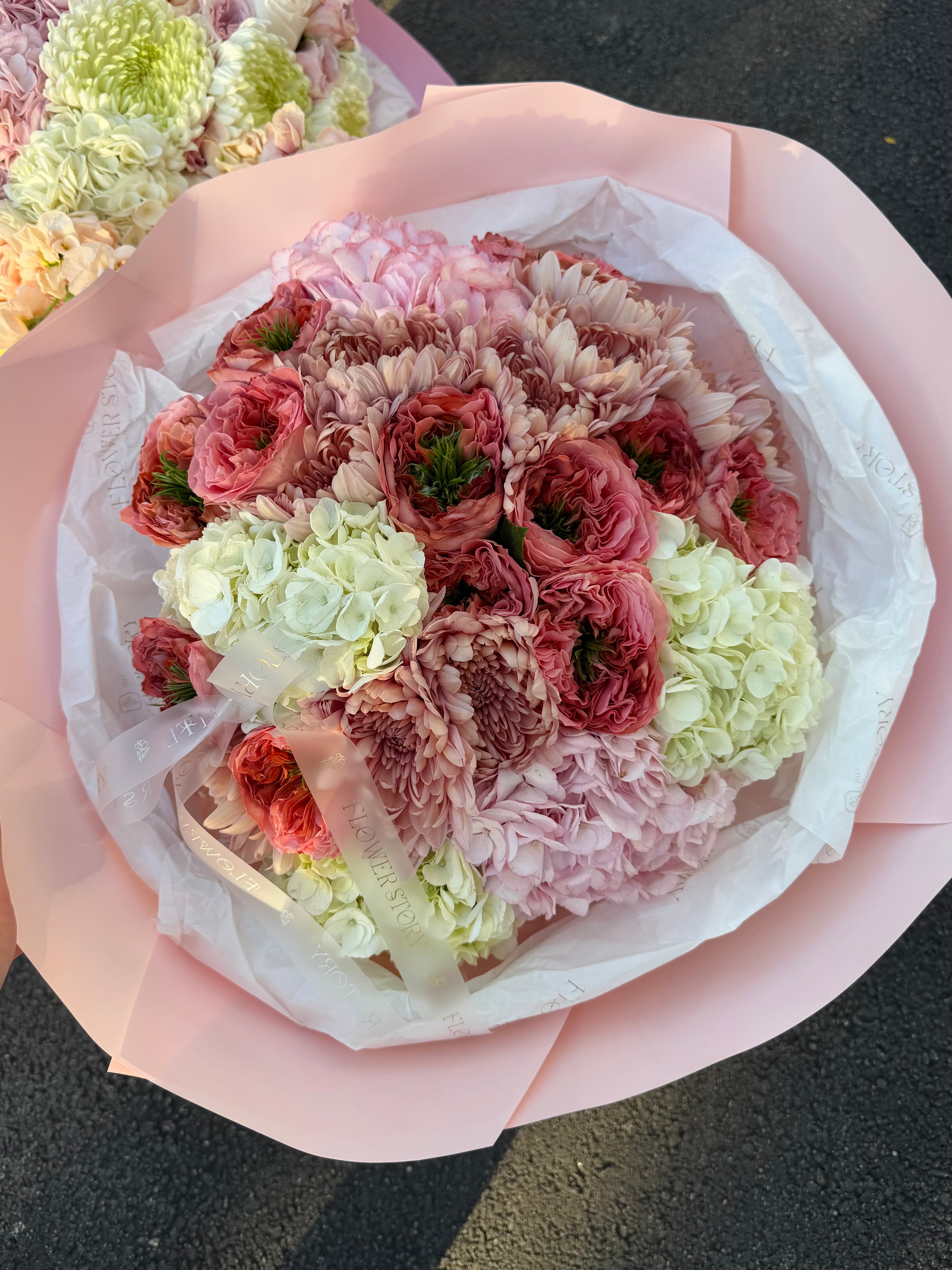 Mix bouquet with  Garden Roses and hydrangeas