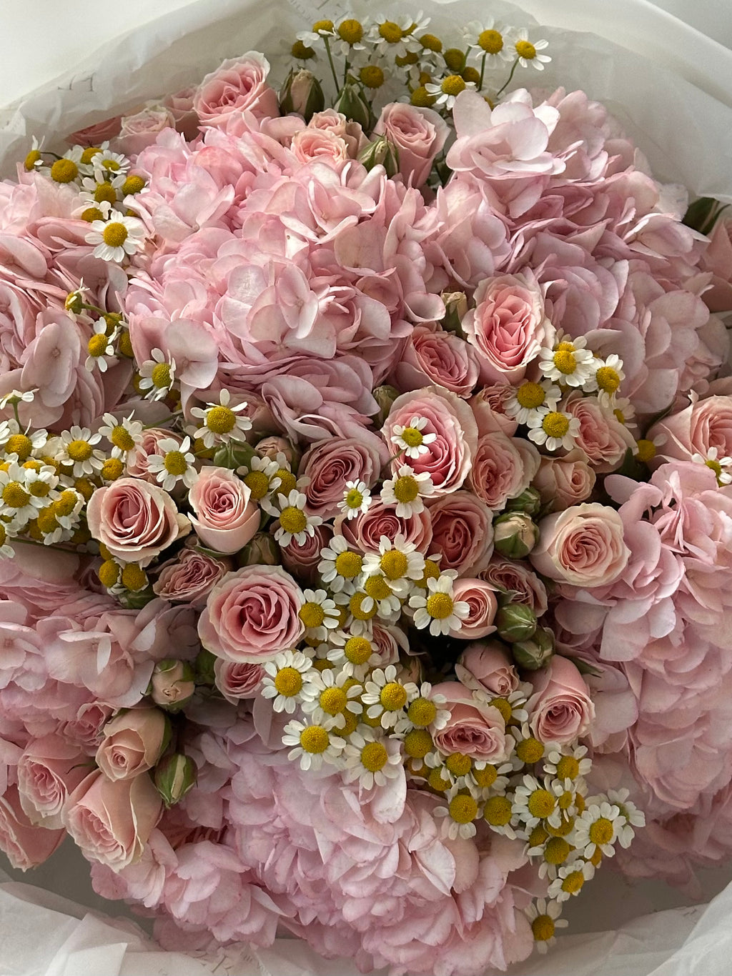 Bouquet with hydrangea, spray roses & daisies