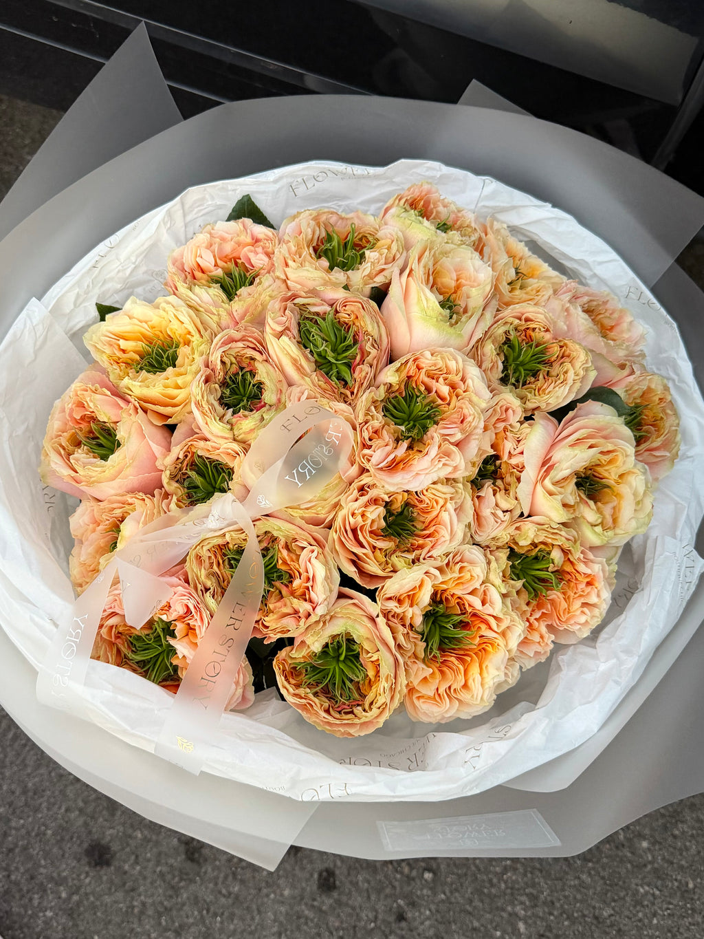 Mono bouquet of 25 Melon Xpressions roses