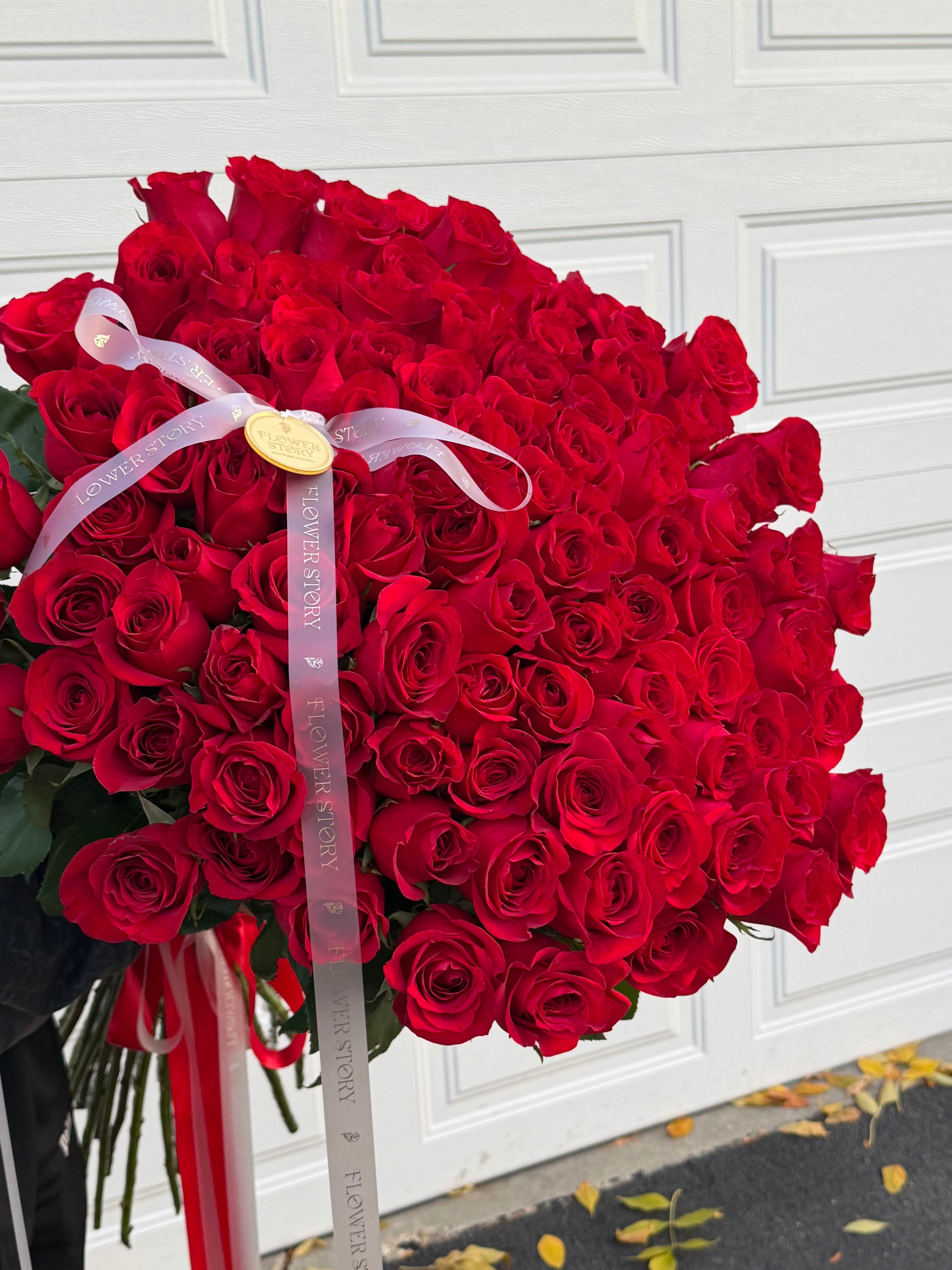 120 cm mono bouquet of 100 red roses