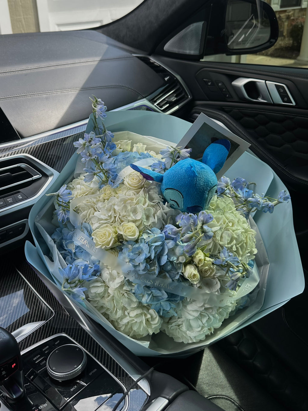 White & blue mix bouquet