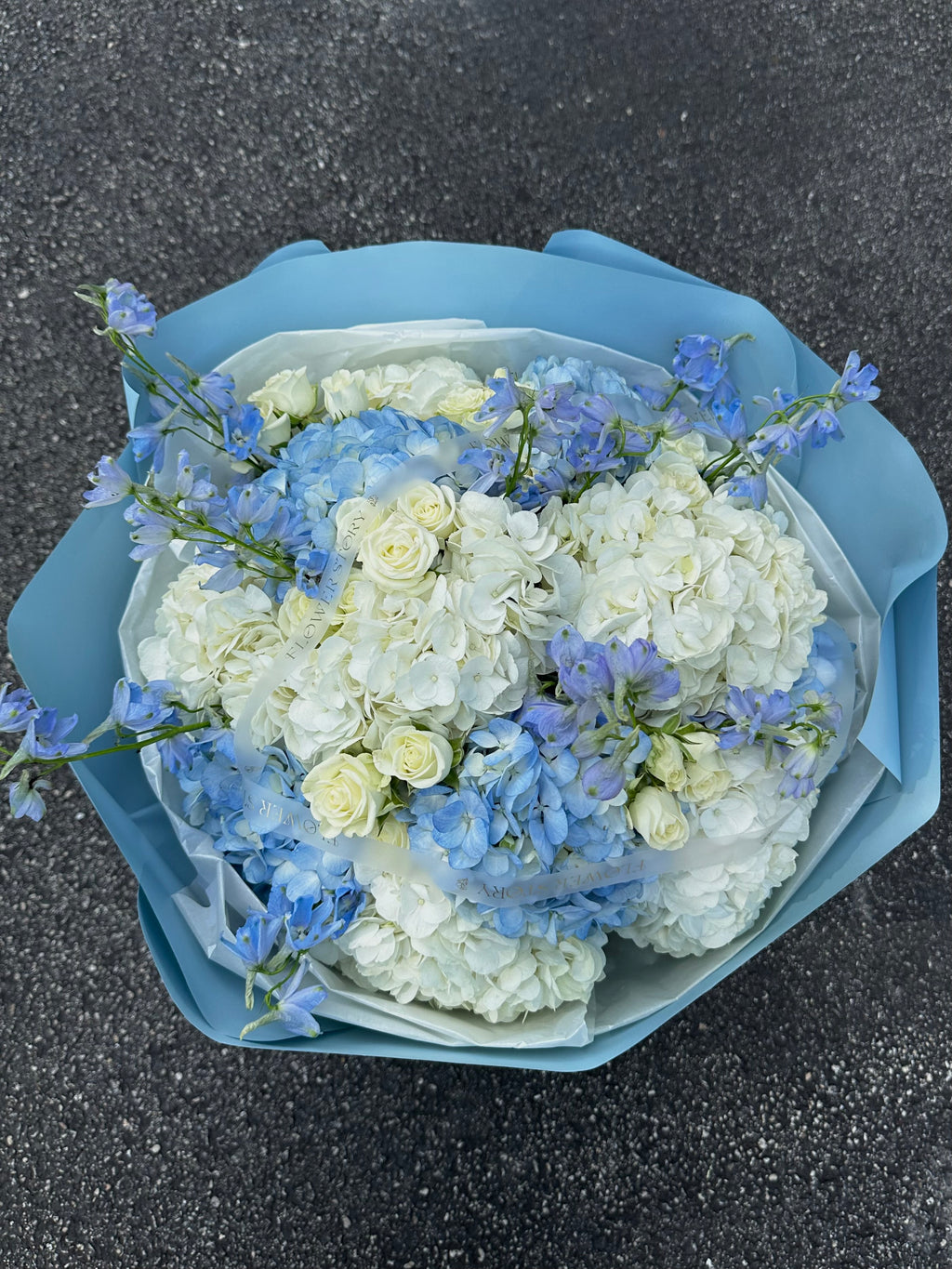 White & blue mix bouquet
