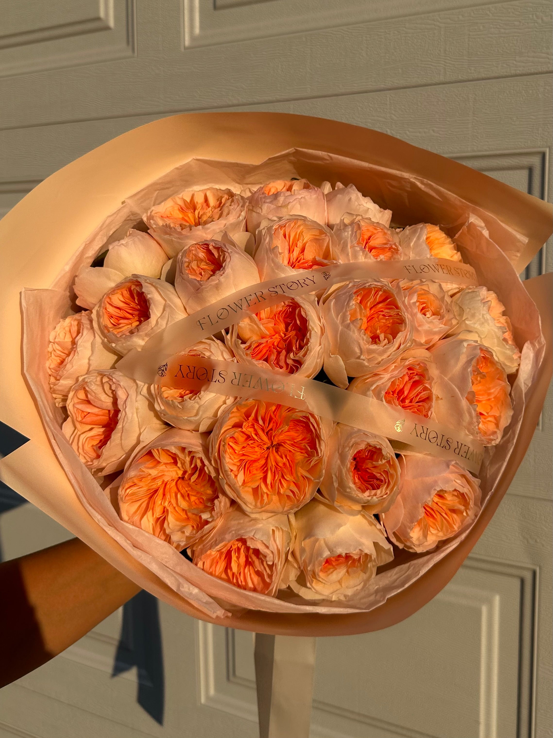 Mono bouquet of David Austin roses