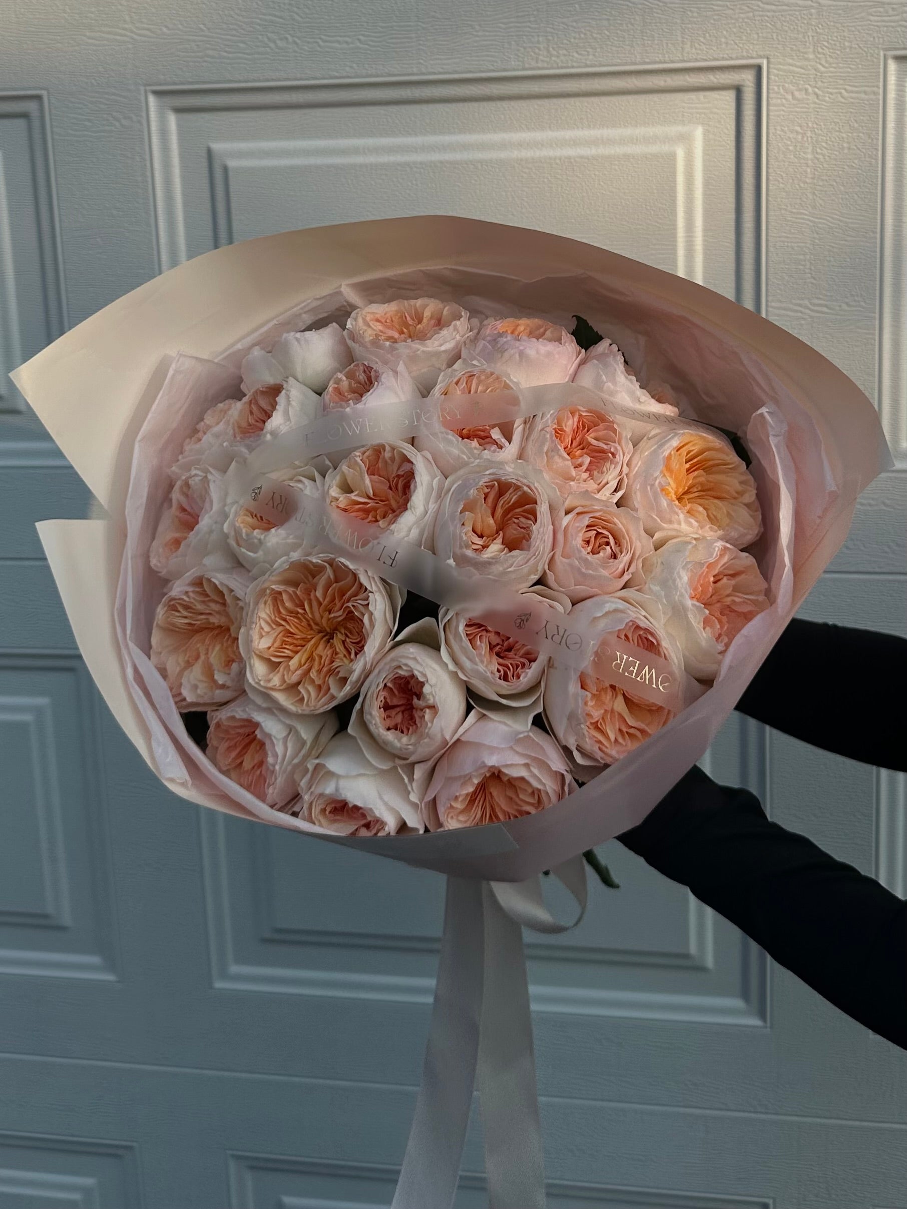 Mono bouquet of David Austin roses