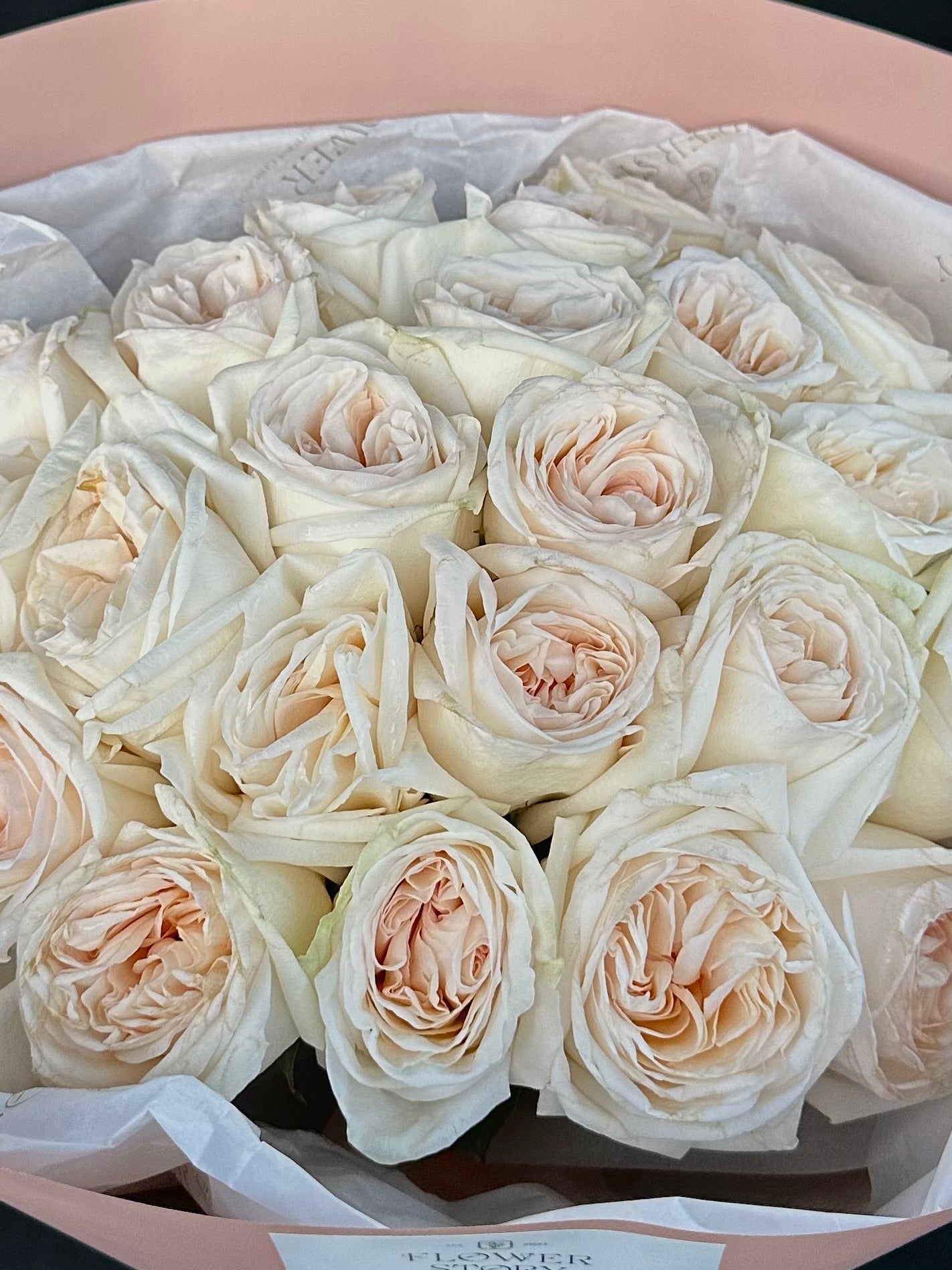 Mono bouquet with cream O’Hara roses