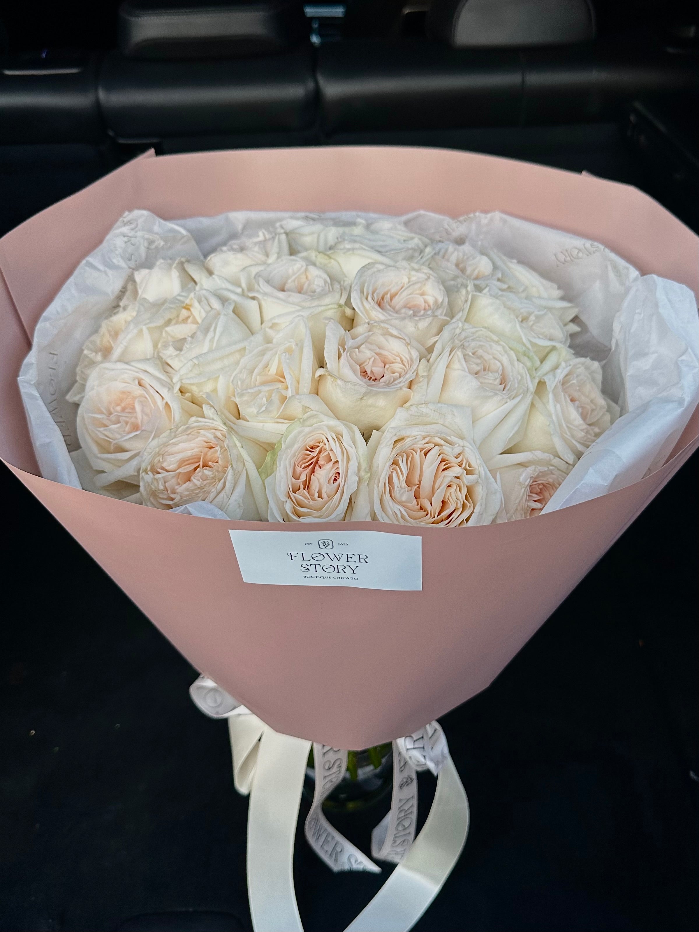 Mono bouquet with cream O’Hara roses