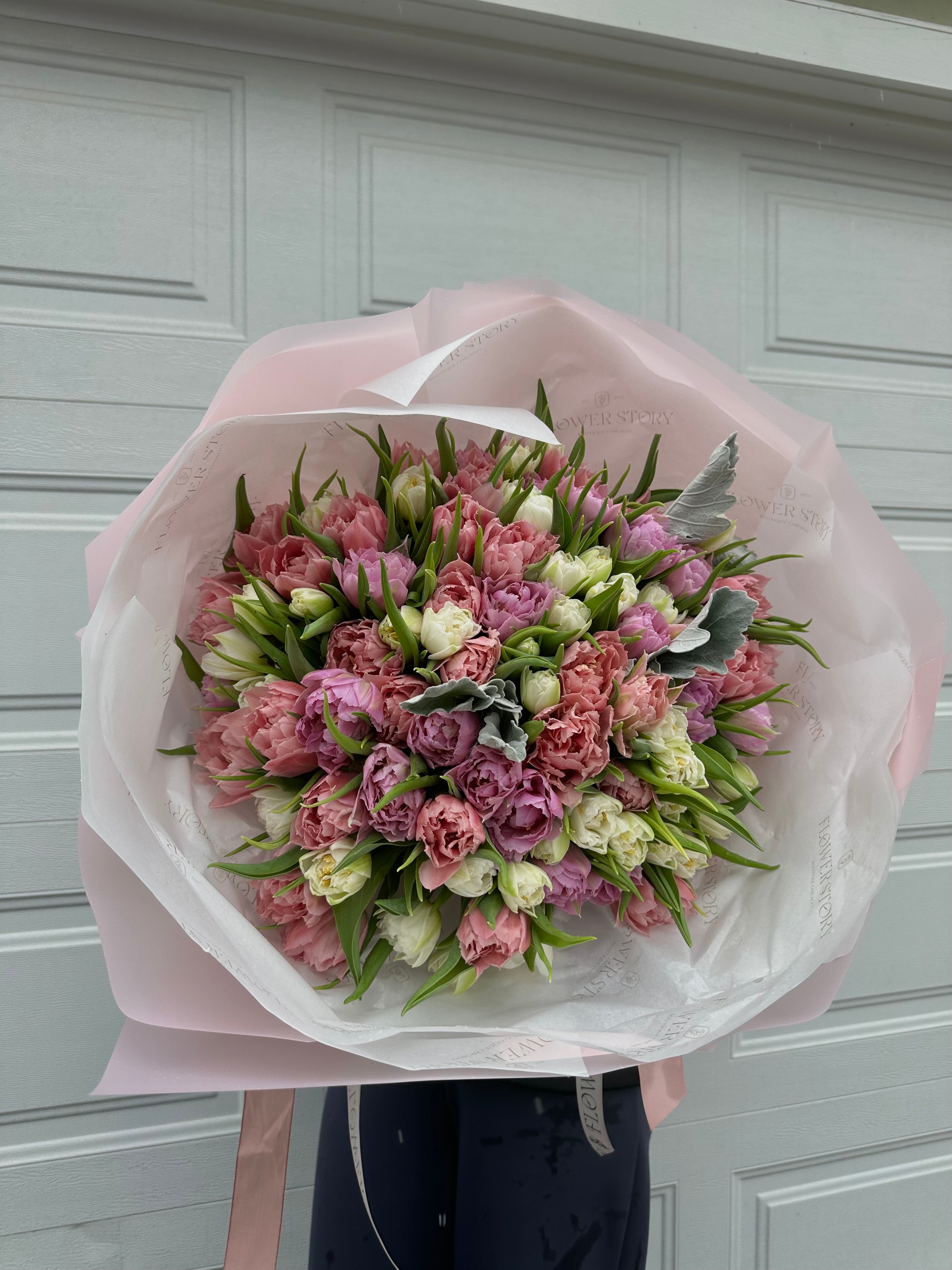 Mono bouquet with tulips in three shades