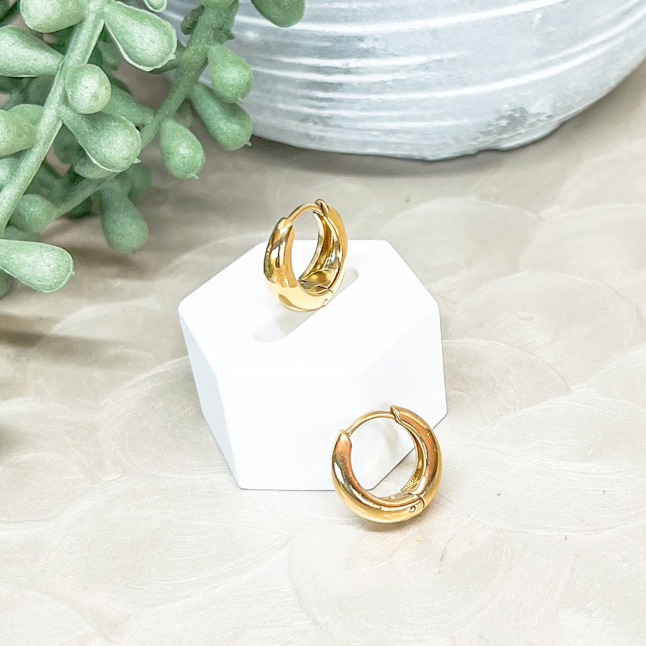 Bouquet of purple and pink hydrangeas, orchids & roses