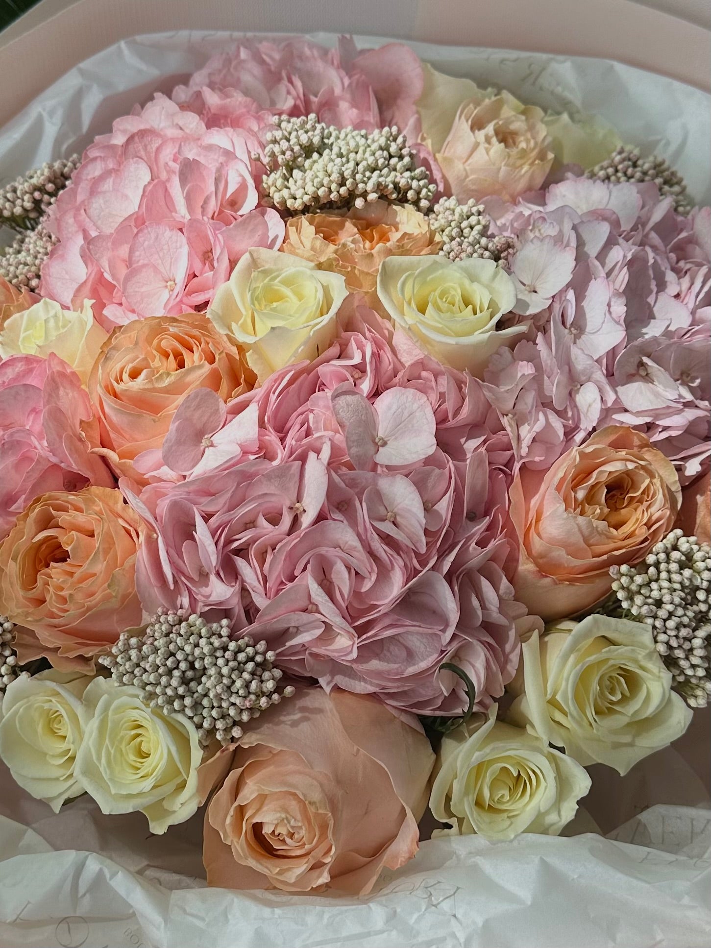 Colorful summer mix with roses & hydrangeas