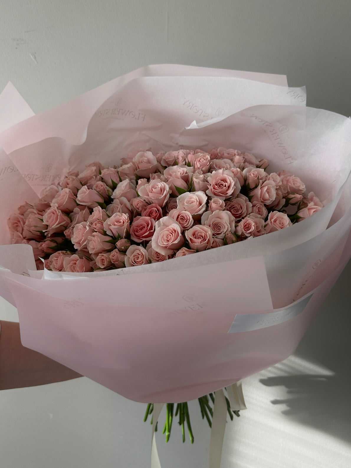 Mono bouquet of 50 pink spray roses