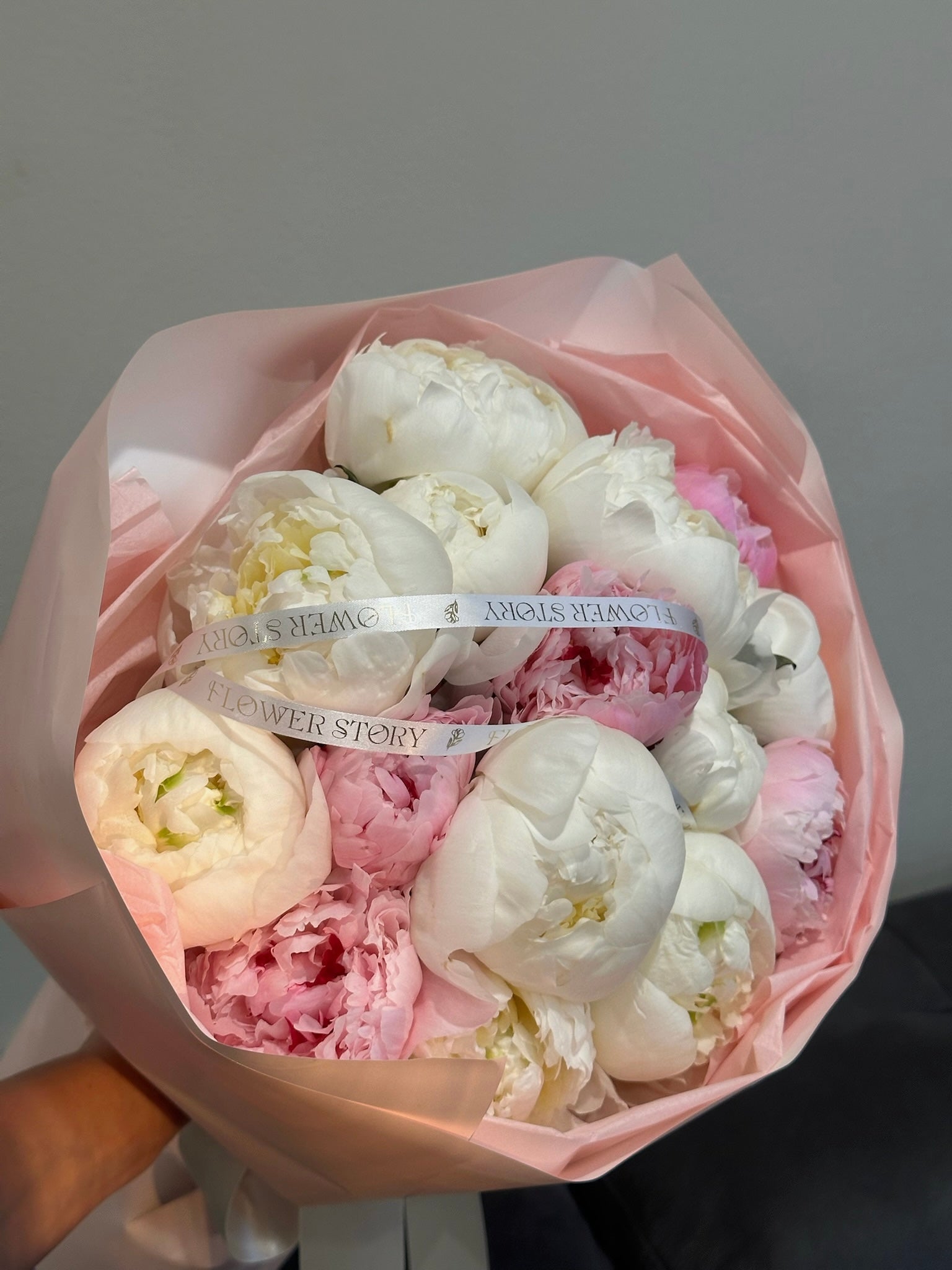 Mono bouquet with 15 peonies