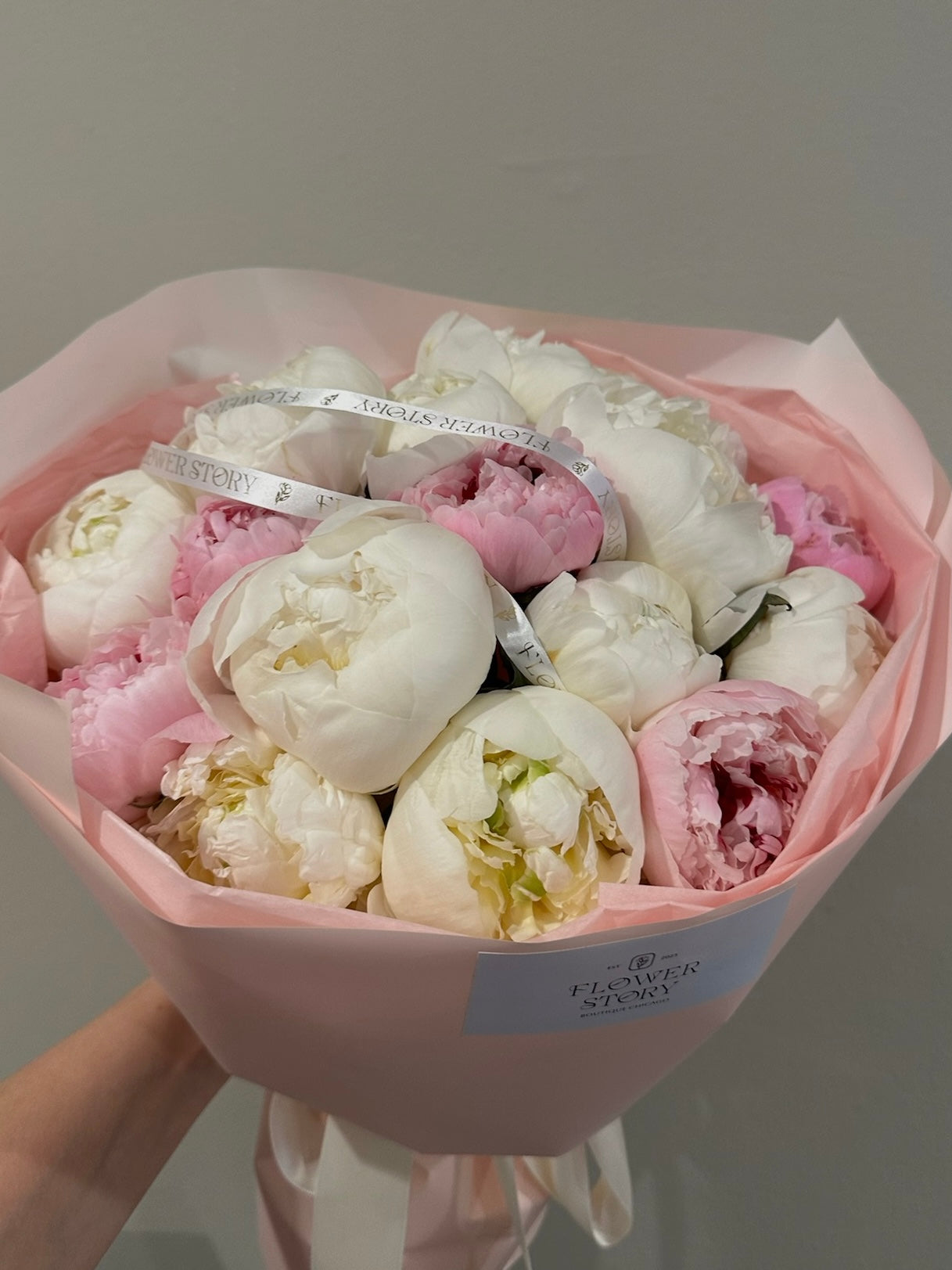 Mono bouquet with 15 peonies