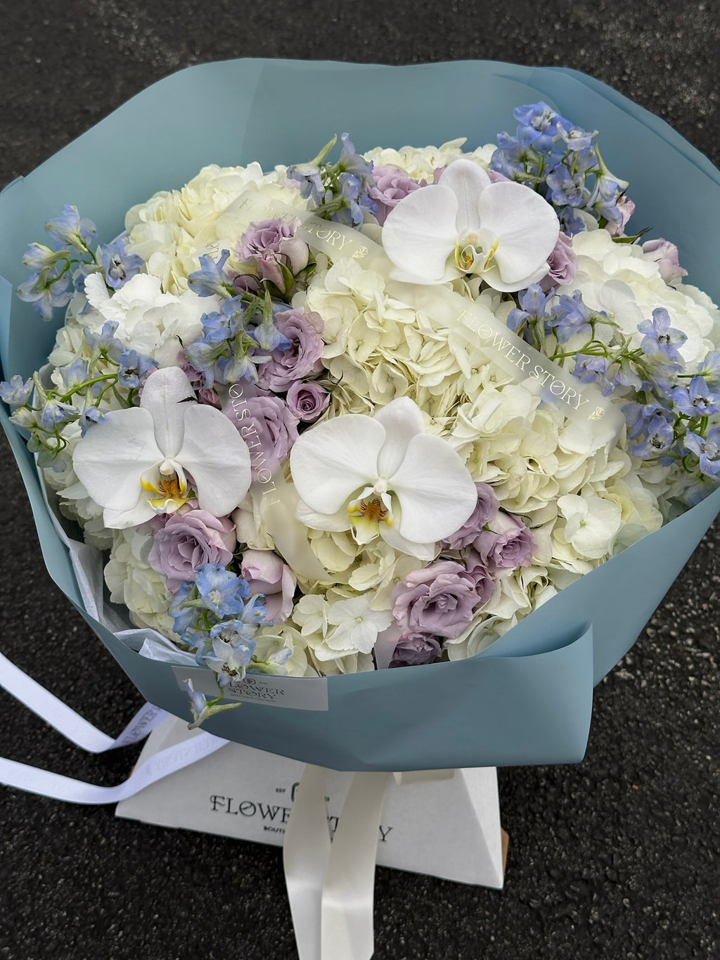 Floral mix with blue accents