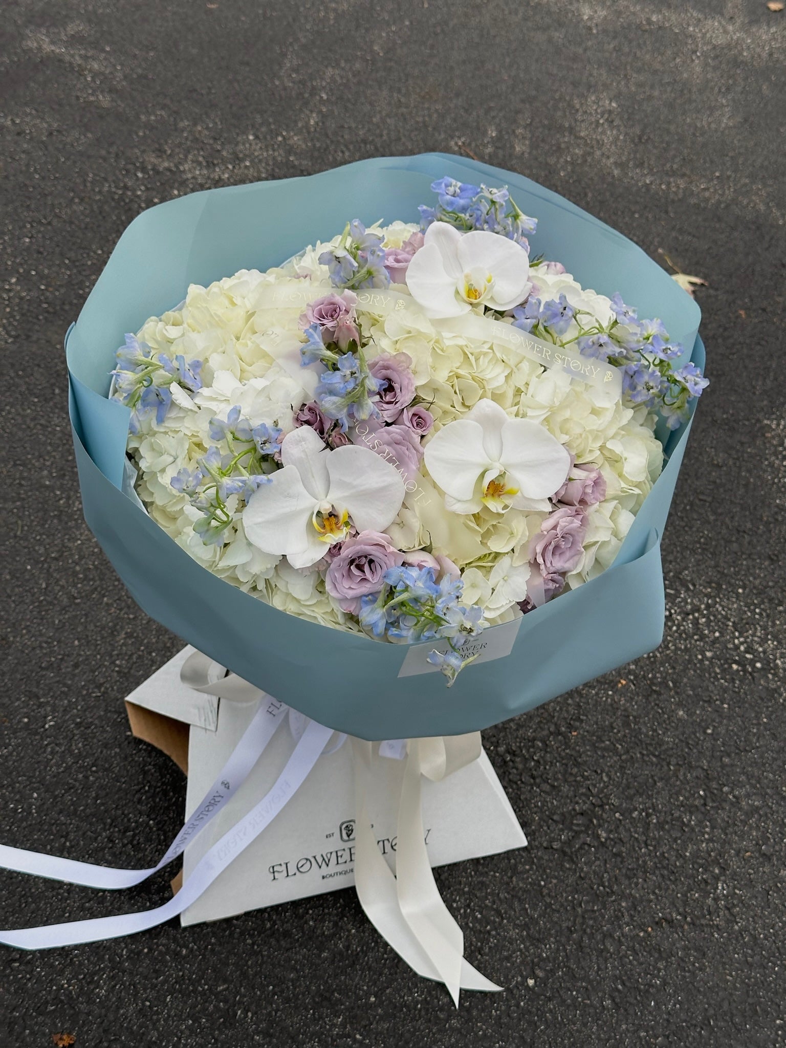 Floral mix with blue accents