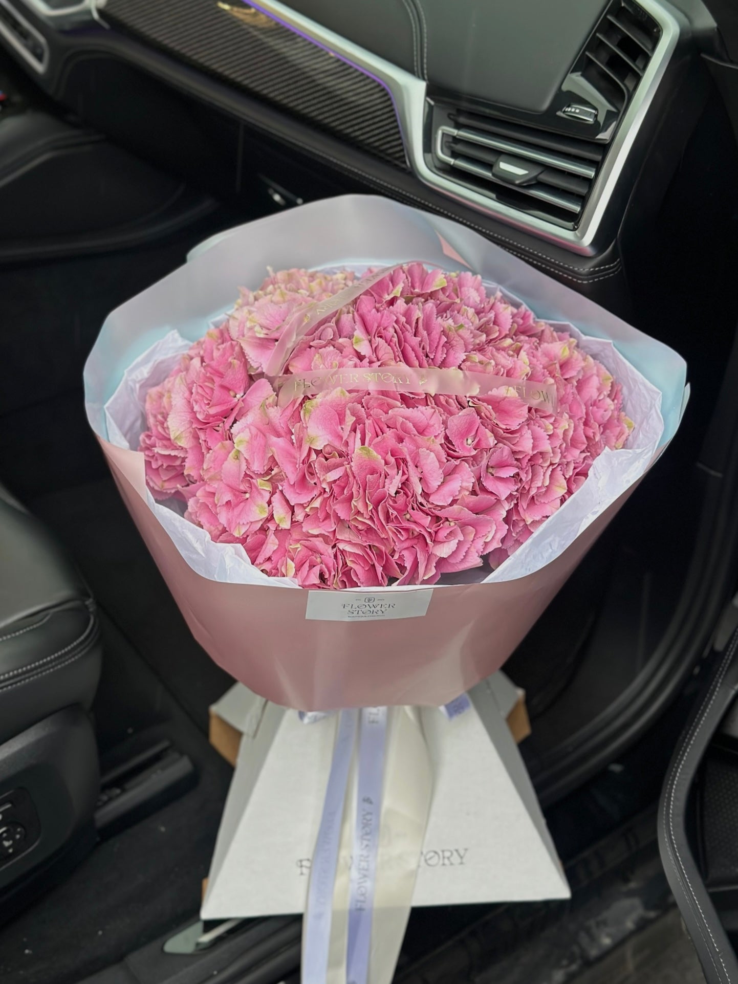Mono bouquet with pink hydrangeas