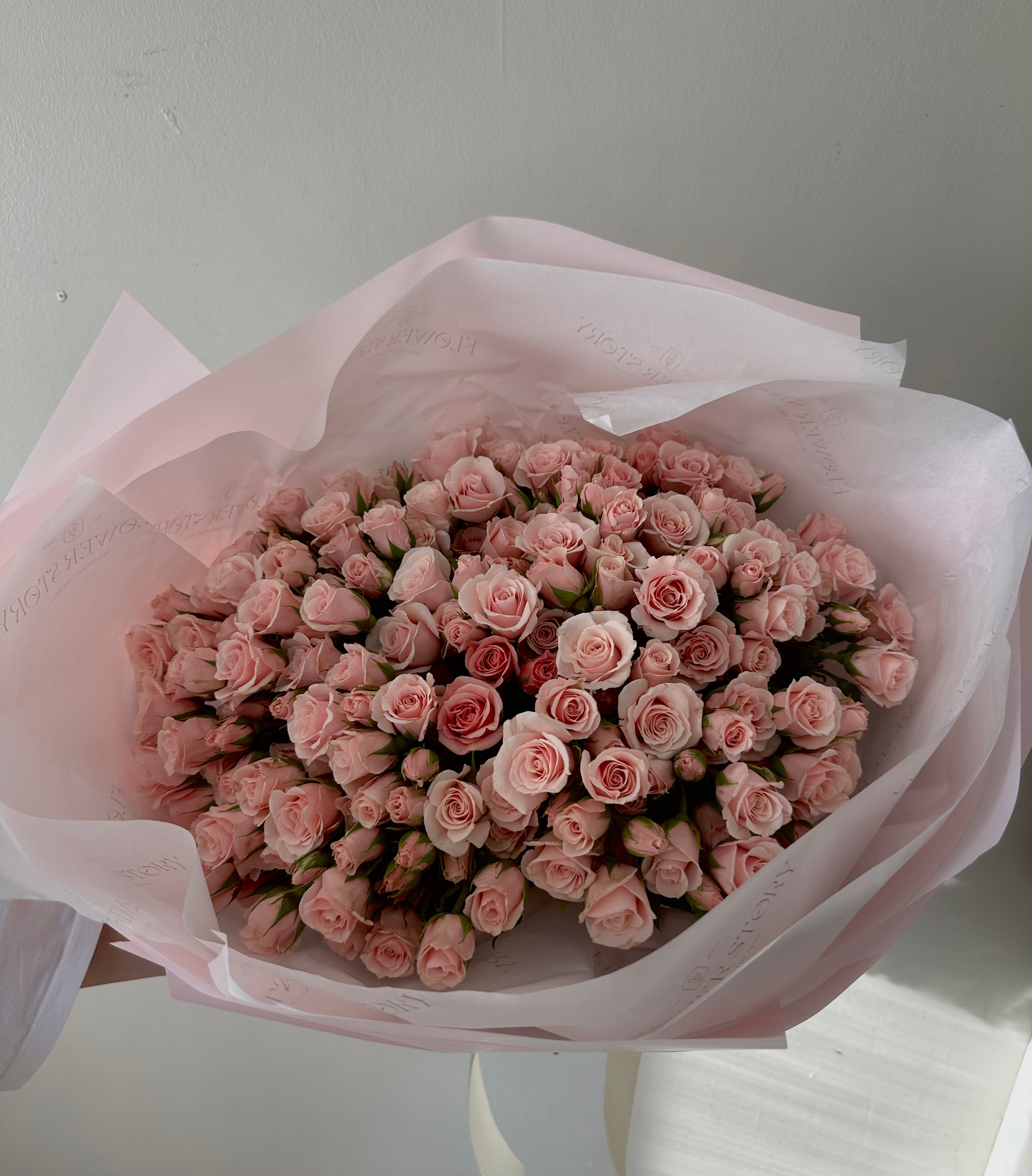 Mono bouquet of 50 pink spray roses